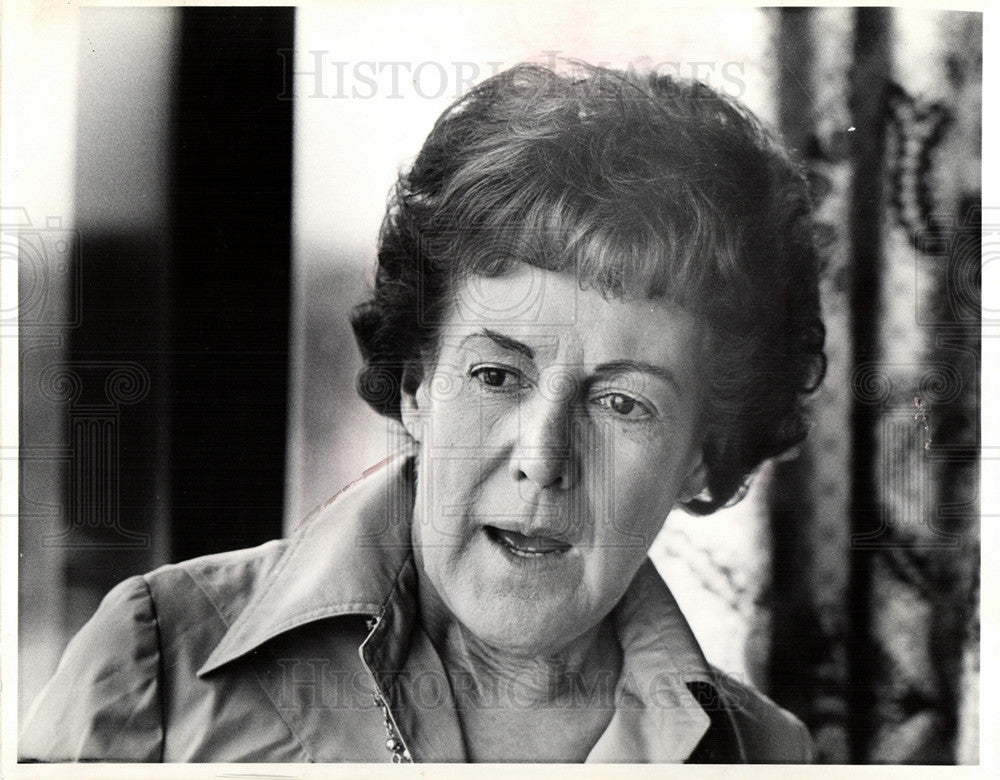 1975 Press Photo Sylvia Porter Economist Journalist - Historic Images