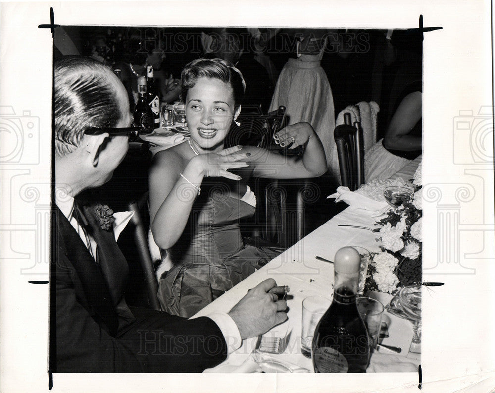 1951 Press Photo Jane Powell dinner - Historic Images