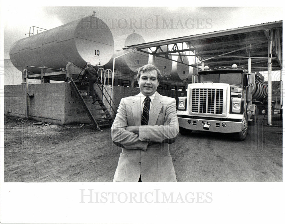 1983 Press Photo Richard J. Powals Vice President Chem. - Historic Images