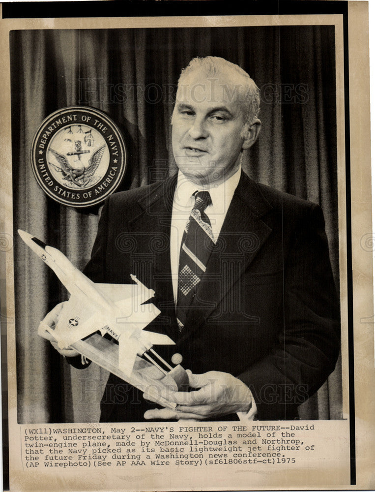 1976 Press Photo David Potter Navy jet fighter - Historic Images