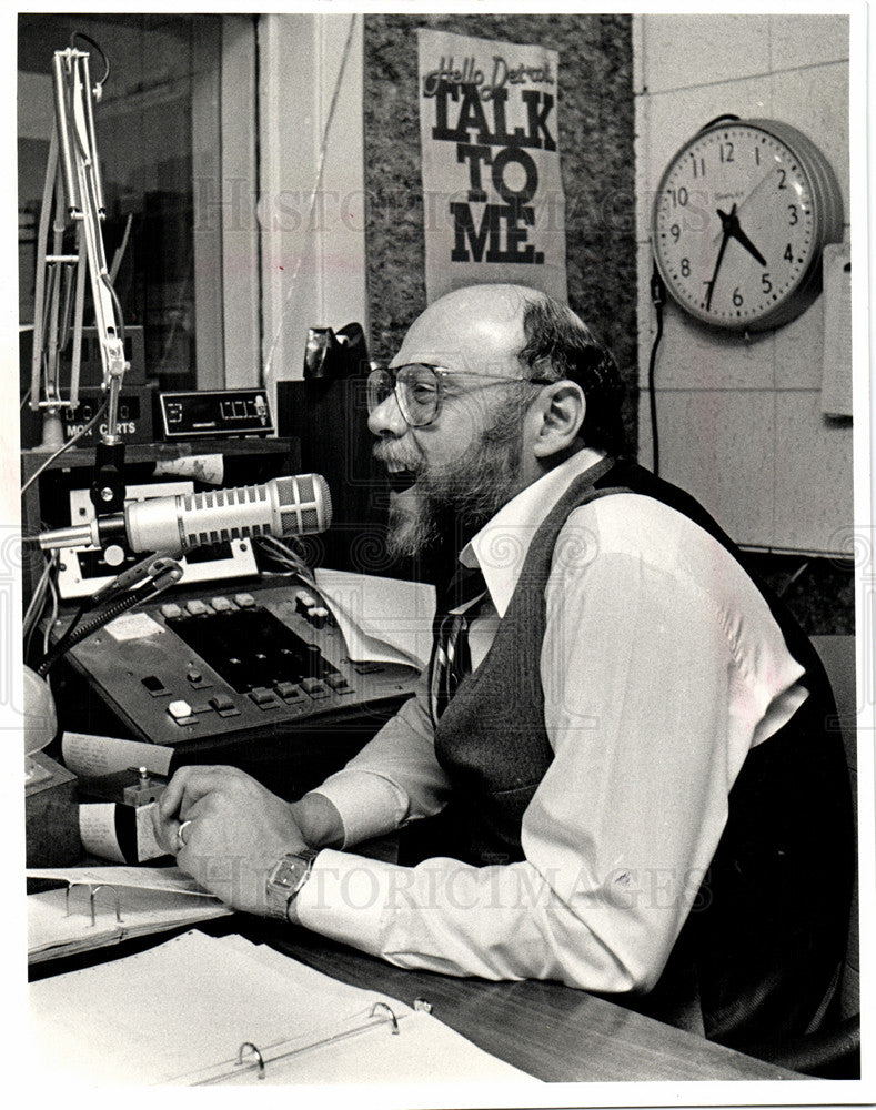 1984 Press Photo Leonard Portner radio doctor advice - Historic Images