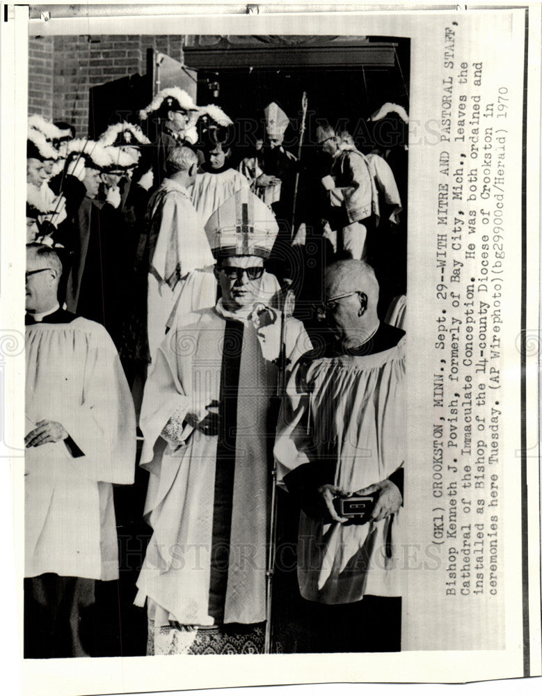 1983 Press Photo Bishop Kenneth Povish Crookston - Historic Images