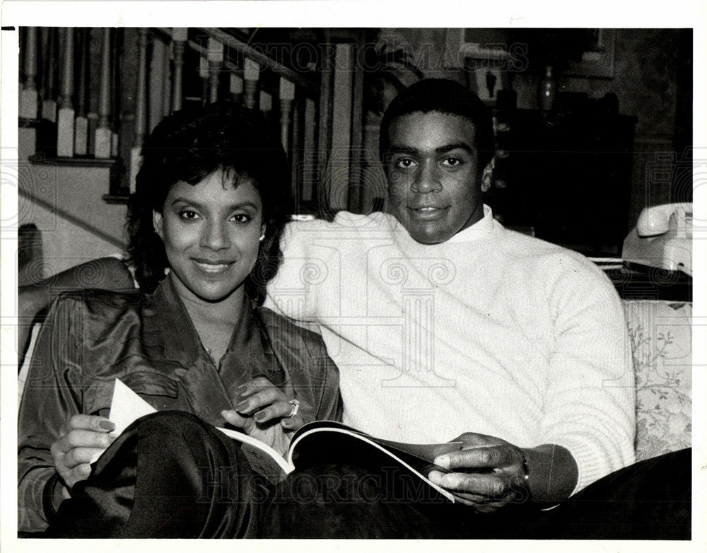 1986 Press Photo Ahmad Rashad Valentine Day Videos Play - Historic Images