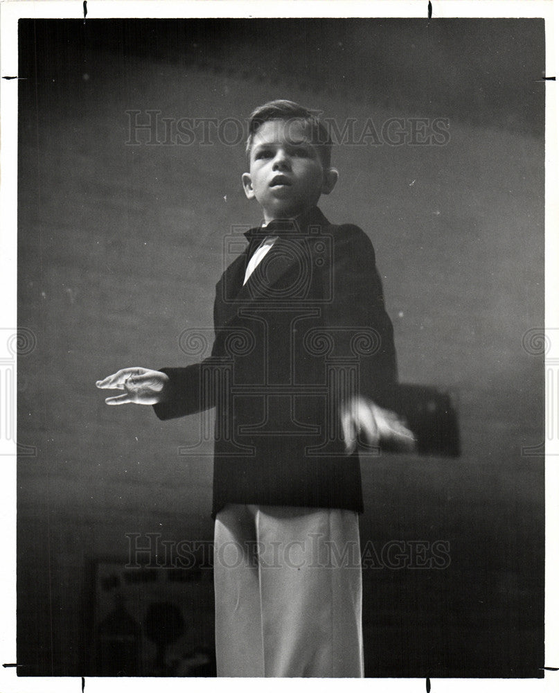 1953 Press Photo Douglas Ramsey Skater Performer - Historic Images