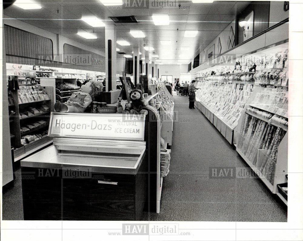 1984 Press Photo Somerset Mall expensive tastes cooler - Historic Images