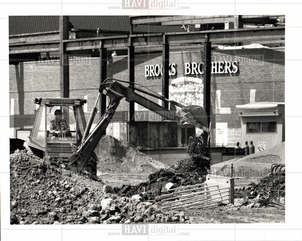 1991 Press Photo Somerset Mall construction digging MI - Historic Images