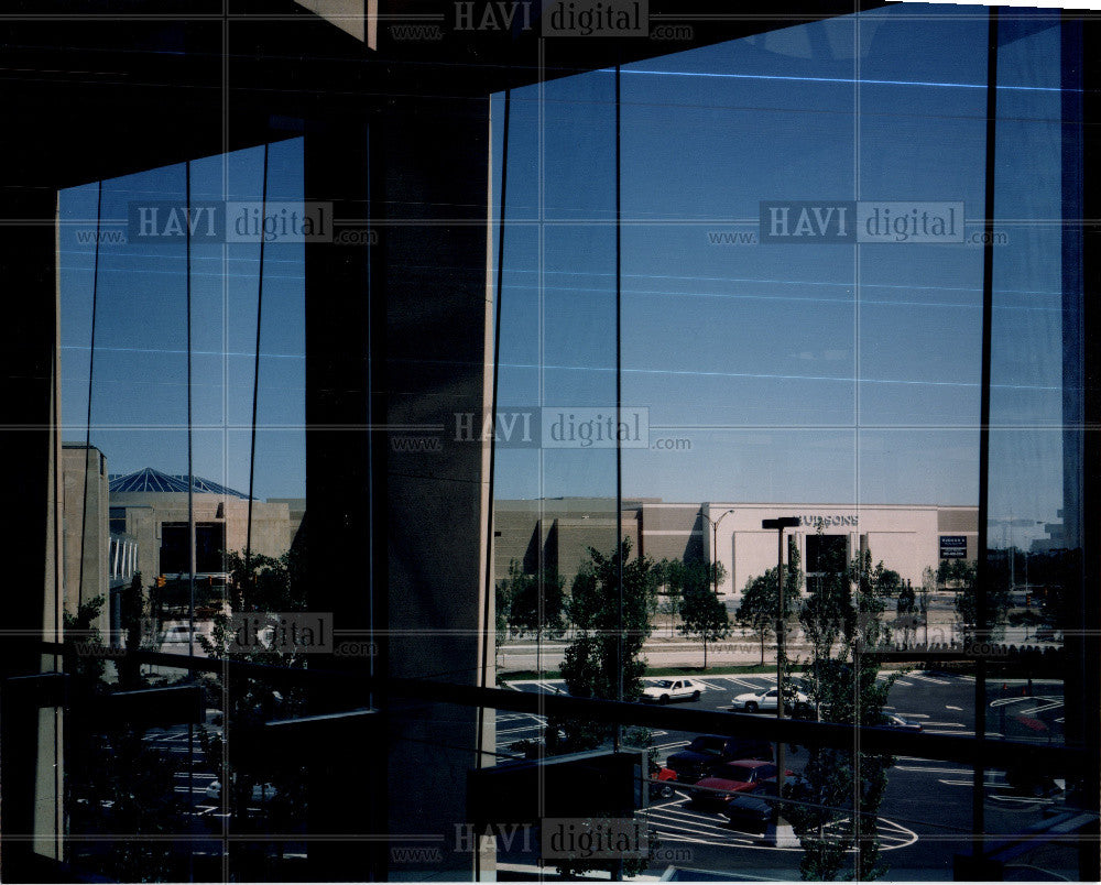 Press Photo Somerset Mall parking lot - Historic Images