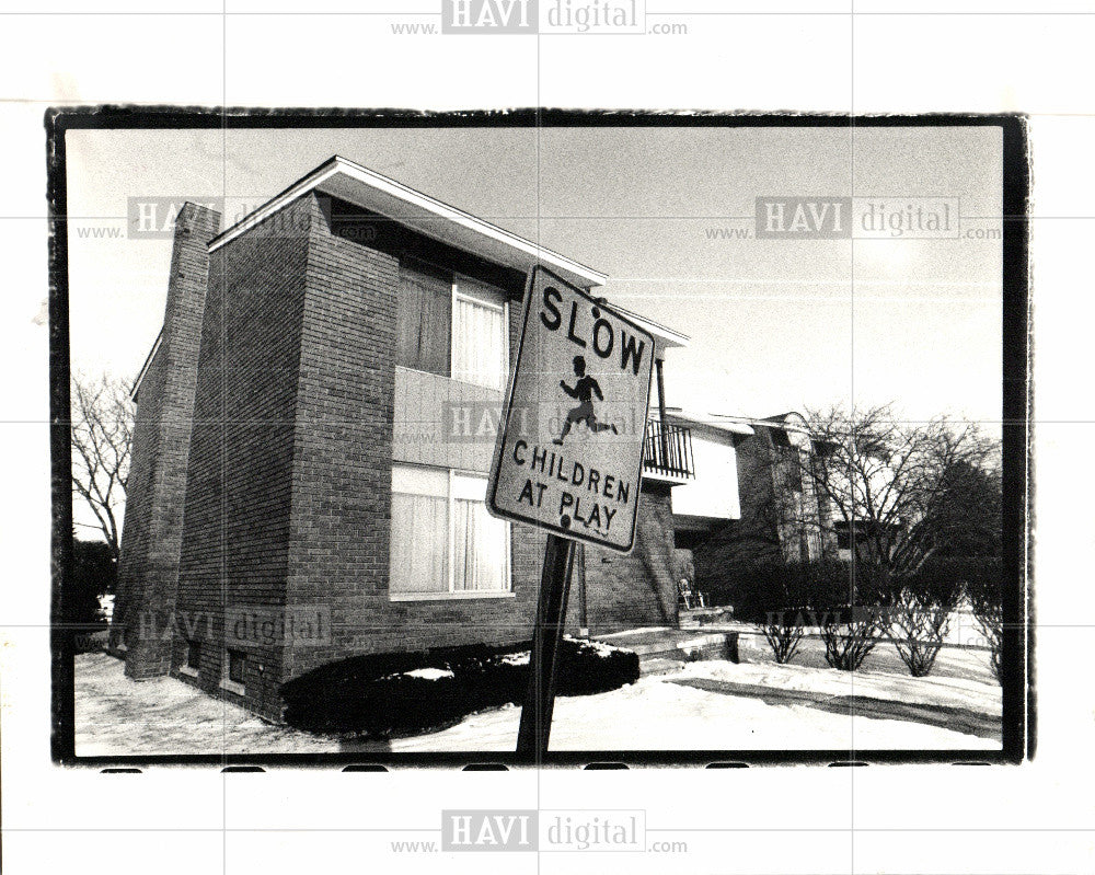 1988 Press Photo Somerset park sign Troy complex image - Historic Images