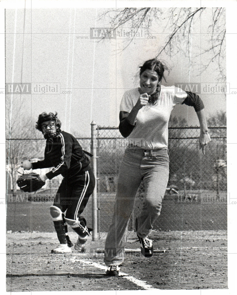1976 Press Photo softball- women, Michigan Travelers - Historic Images