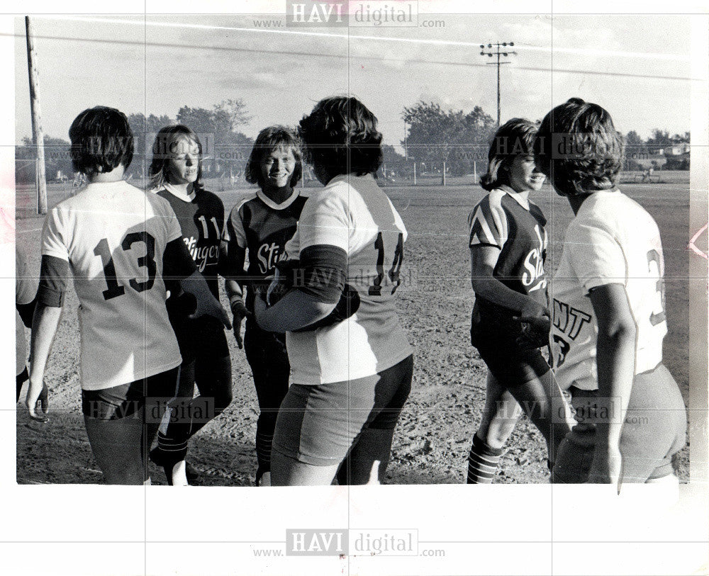 1974 Press Photo Redford Stingers Women&#39;s Softball Team - Historic Images