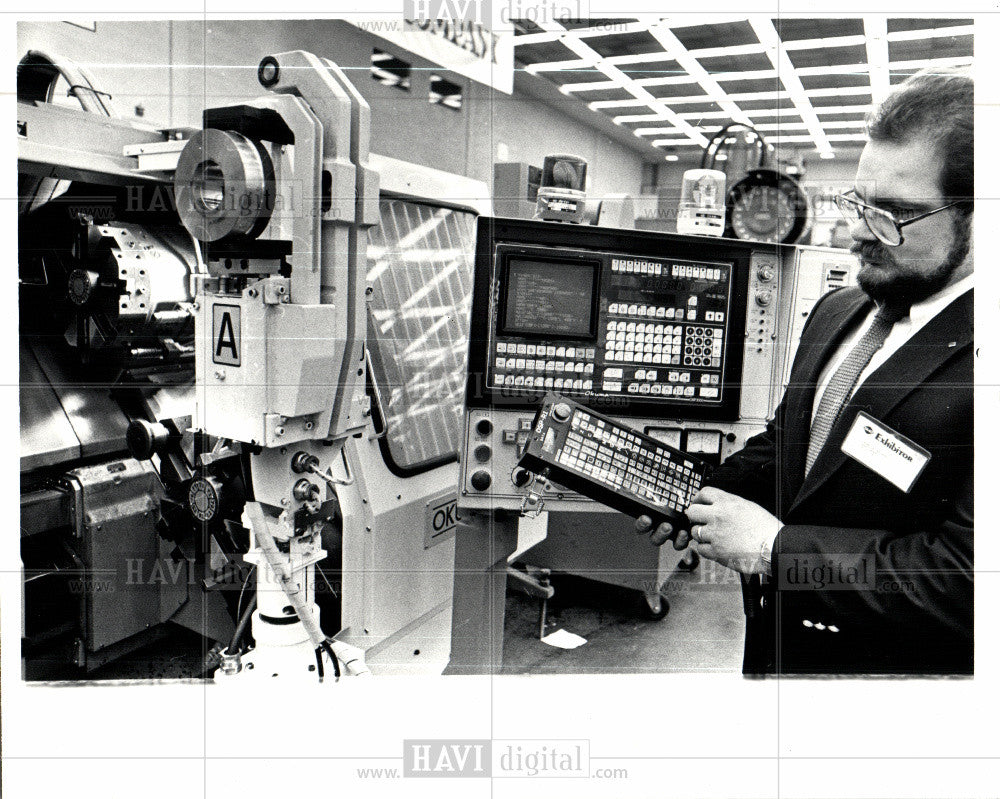 Press Photo Robot Loader Peninsular Machinery Co - Historic Images