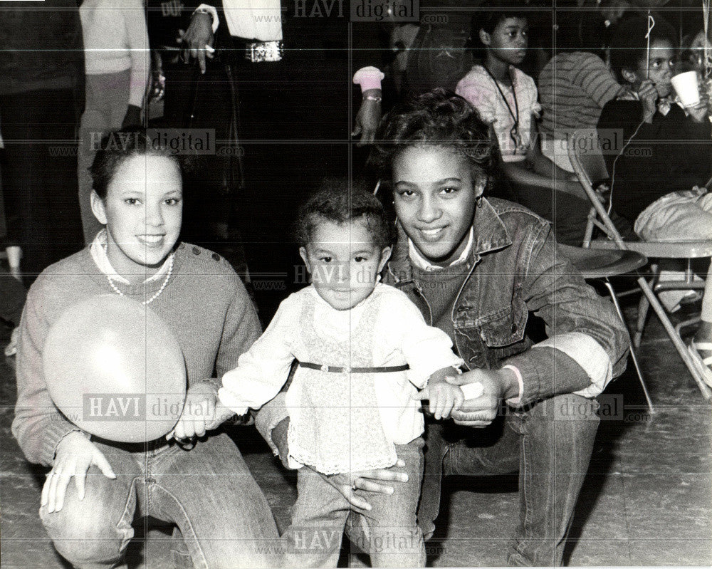 1983 Press Photo Youth Social Clubs Oakland County - Historic Images