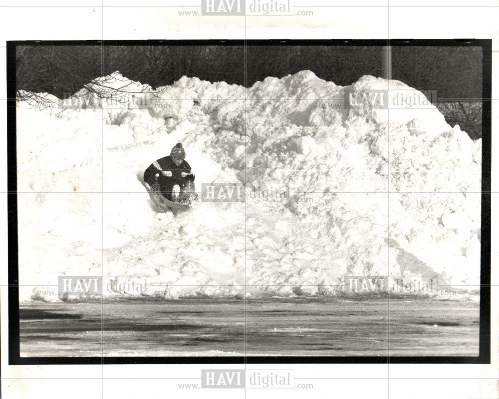 1992 Press Photo Snow storm January 1992 - Historic Images