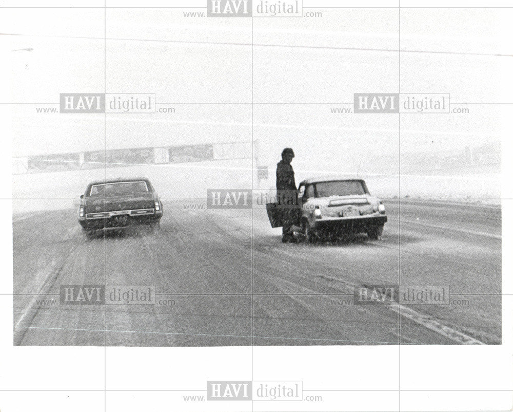 1978 Press Photo snow storm vehicle stranded winter - Historic Images