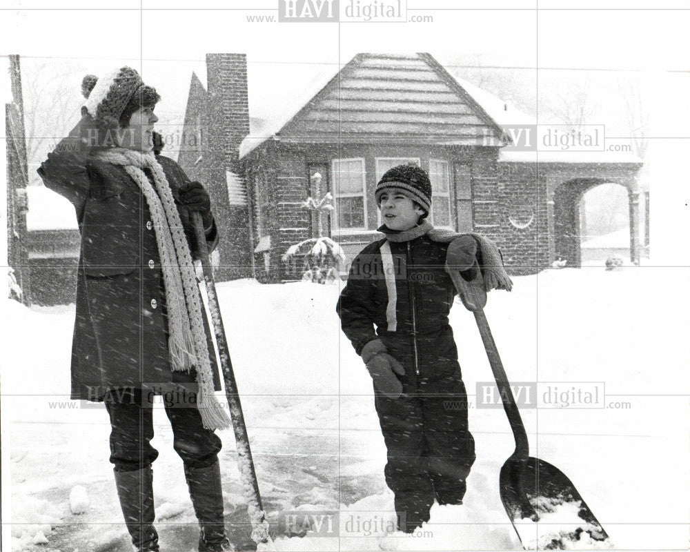 1978 Press Photo Doris Nader, Jason Nader, snow storm - Historic Images