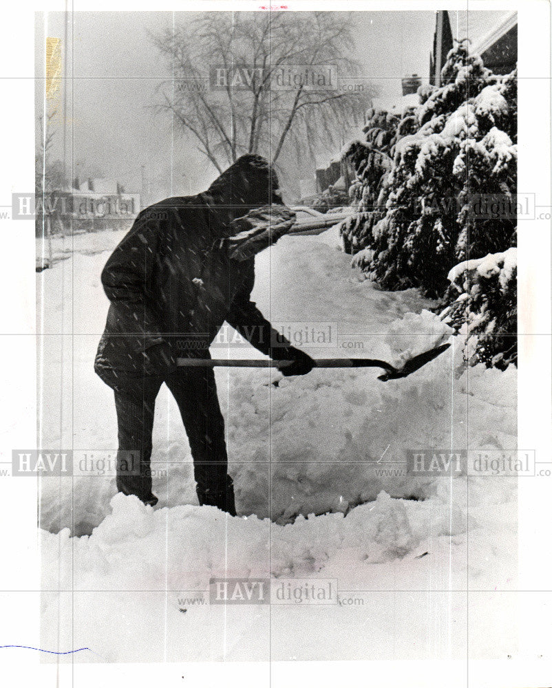 1978 Press Photo snowstorm blizzard snow shovel winter - Historic Images