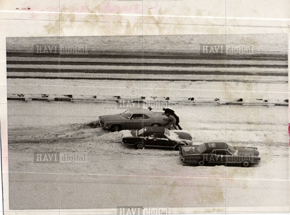 1974 Press Photo Monroe Michigan Snow Storm Freeway - Historic Images