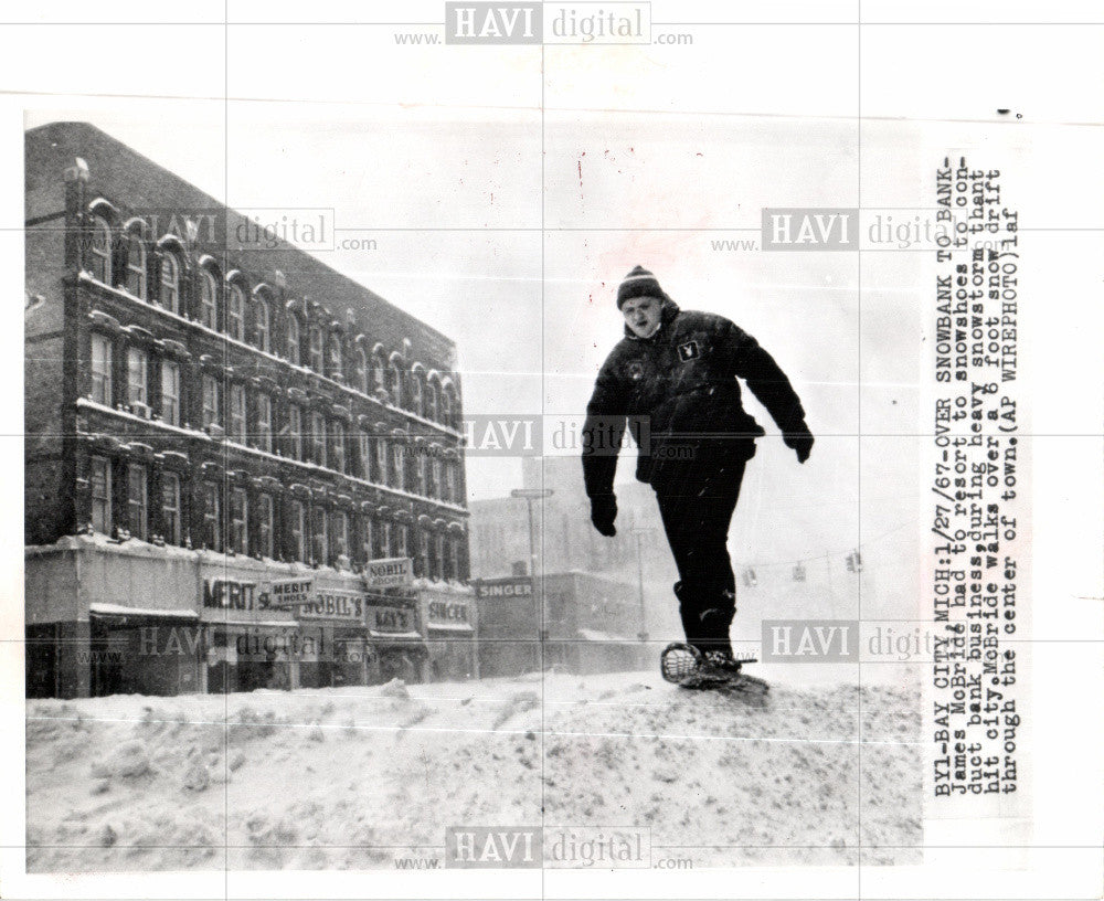 1967 Press Photo James McBride Snowshoes Michigan - Historic Images