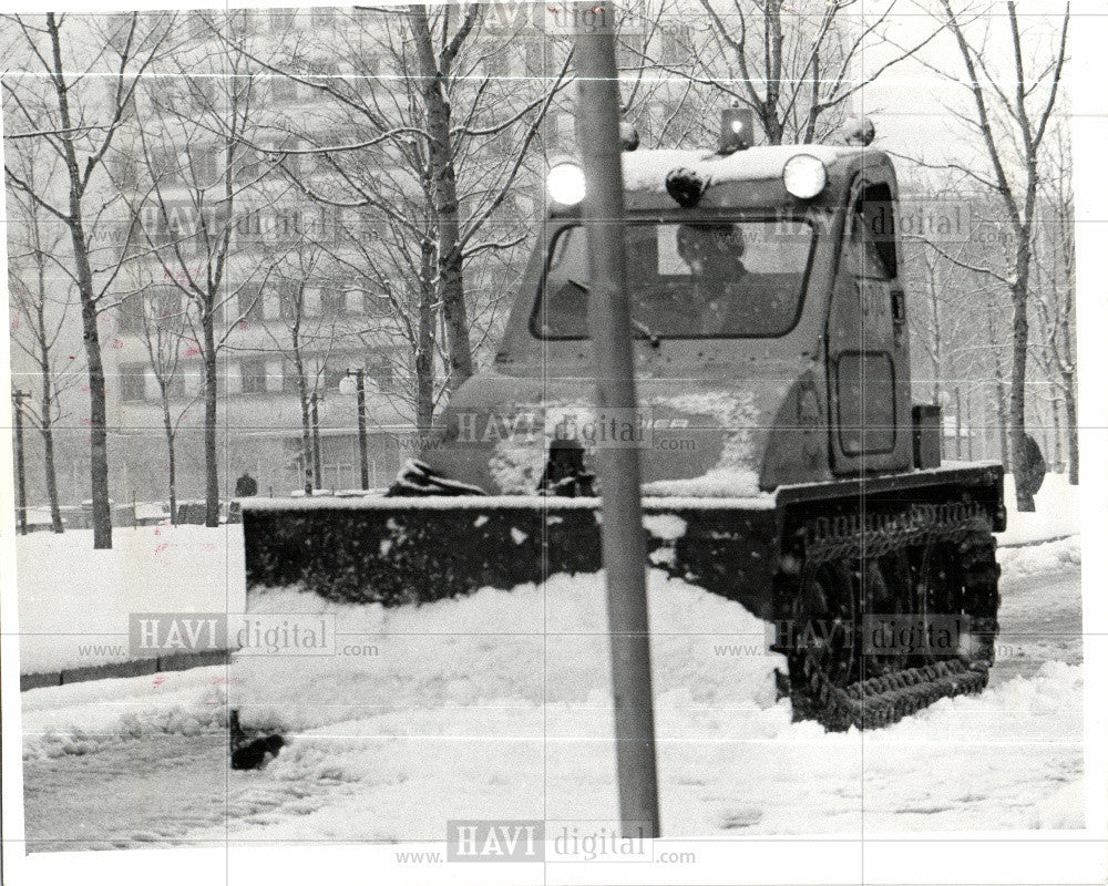 1975 Press Photo snowplow snowstorm Detroit Jefferson - Historic Images