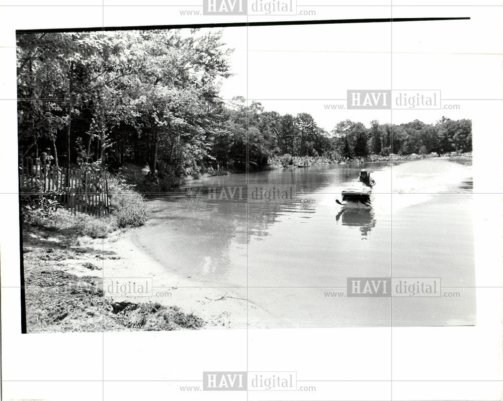 1985 Press Photo snowmobile snow - Historic Images