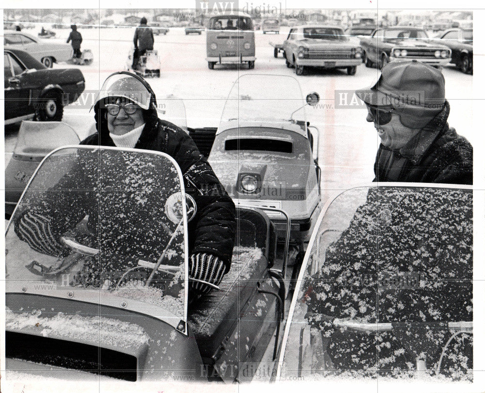 1969 Press Photo snowmobiles snowmachine sled vehicle - Historic Images