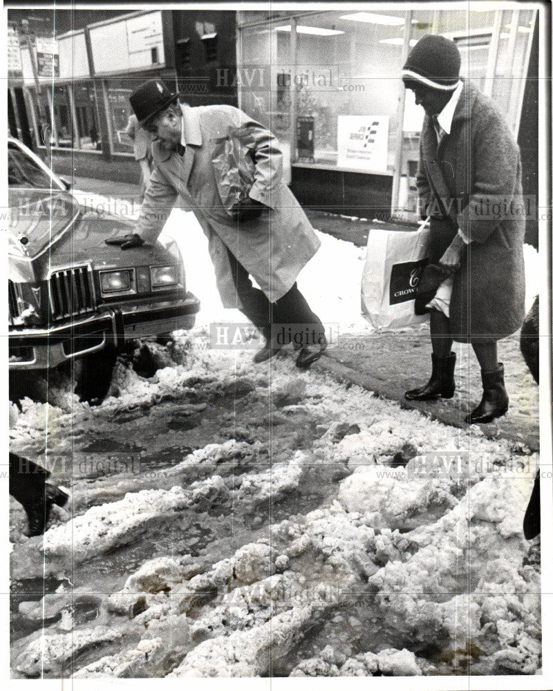 1977 Press Photo Detroit slush - Historic Images