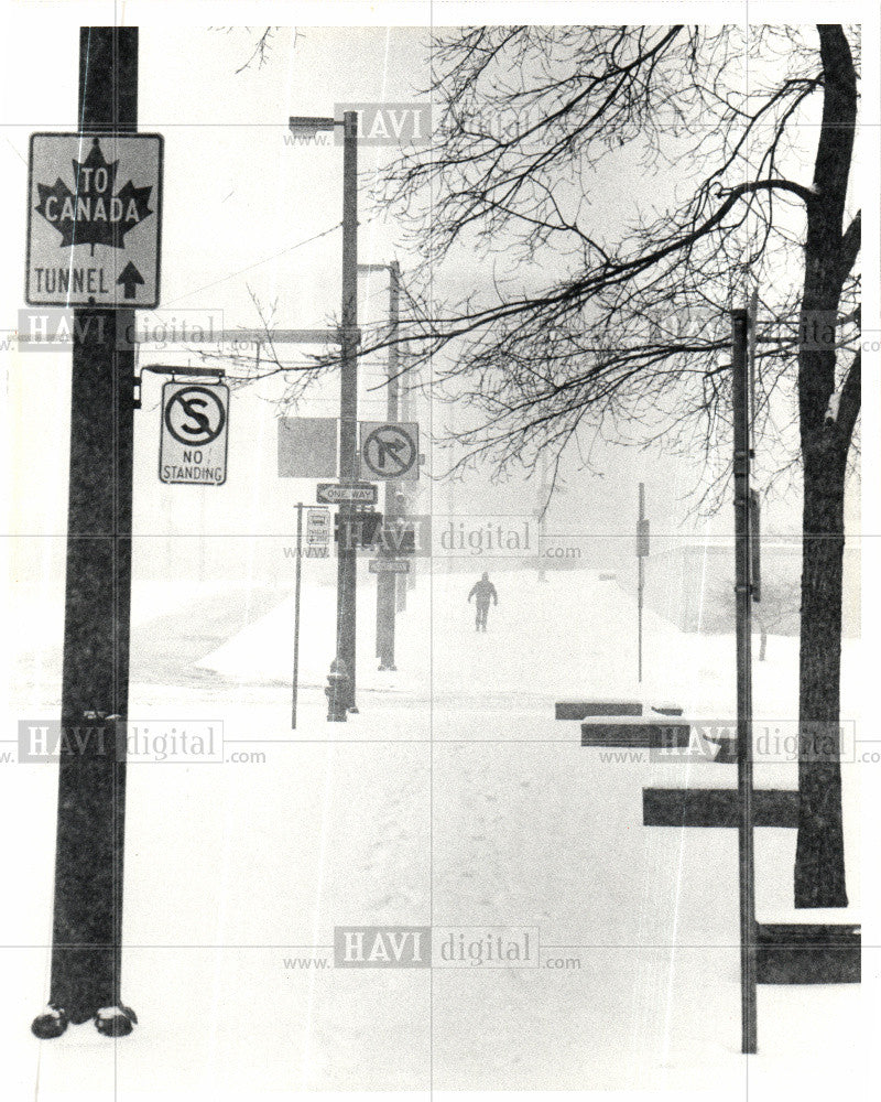 1982 Press Photo Snow Detroit Washington Blvd Cobo Hall - Historic Images