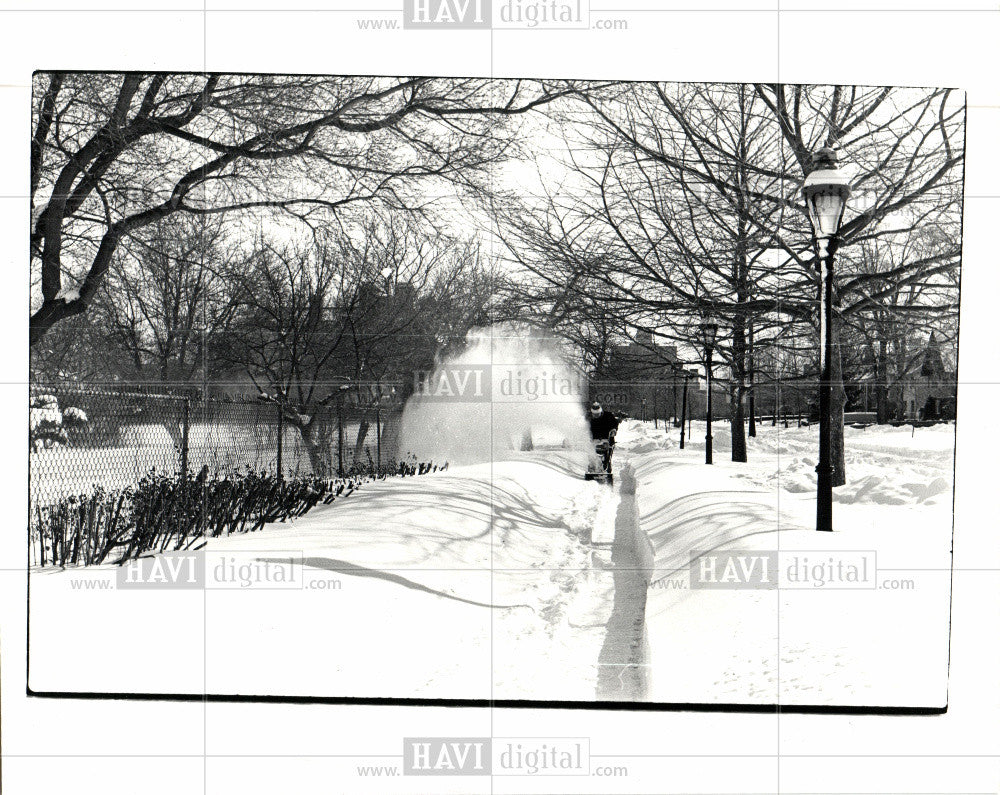 1982 Press Photo Snow Storm Winter Michigan Plow - Historic Images