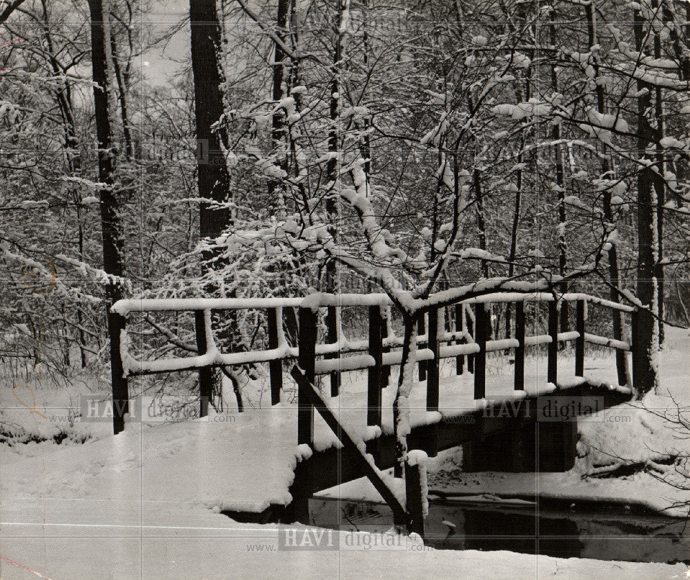 1958 Press Photo Snow-old bridge - Historic Images