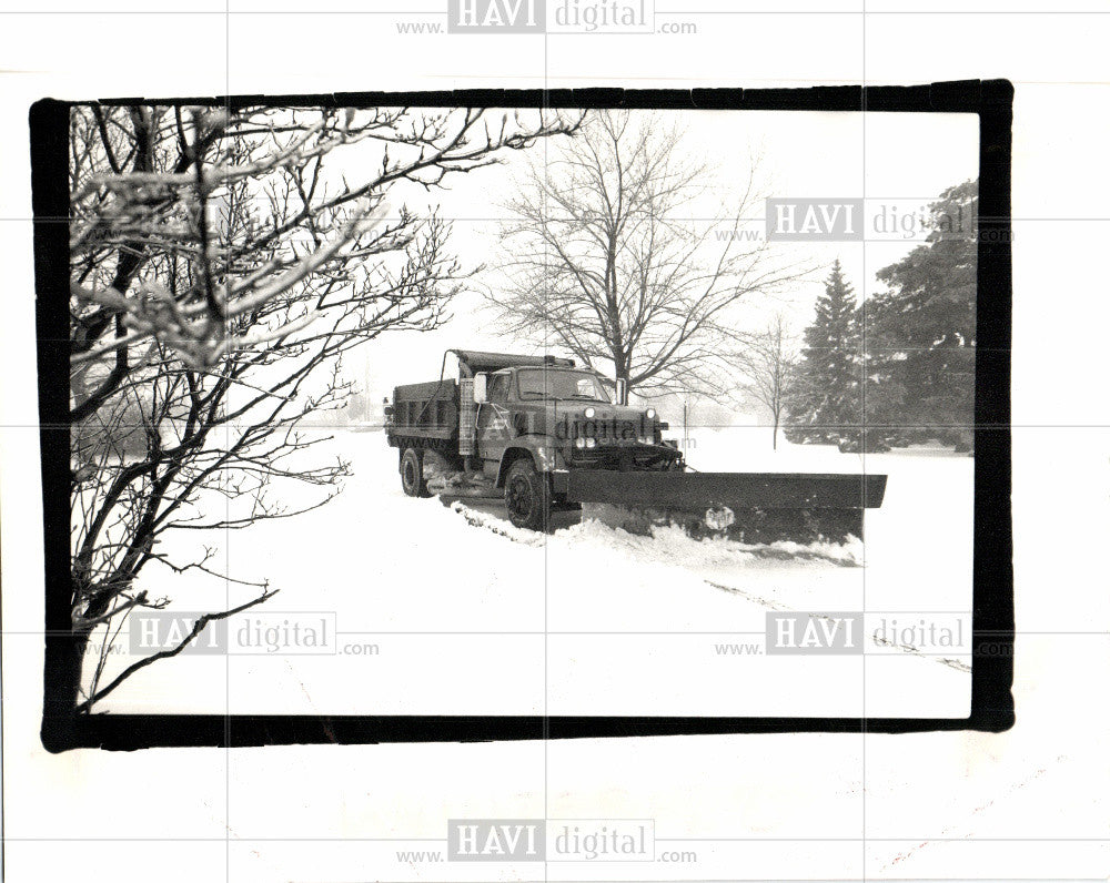 1990 Press Photo plow snow Westbrook Parkway Southfield - Historic Images