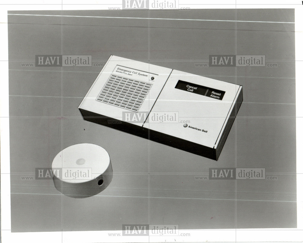 1983 Press Photo SMOKE DETECTOR, Emergency Call System - Historic Images