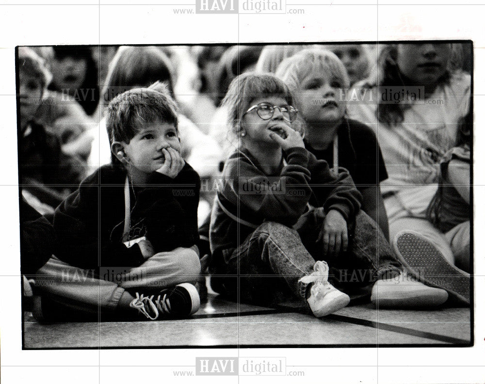 1990 Press Photo Students - Historic Images