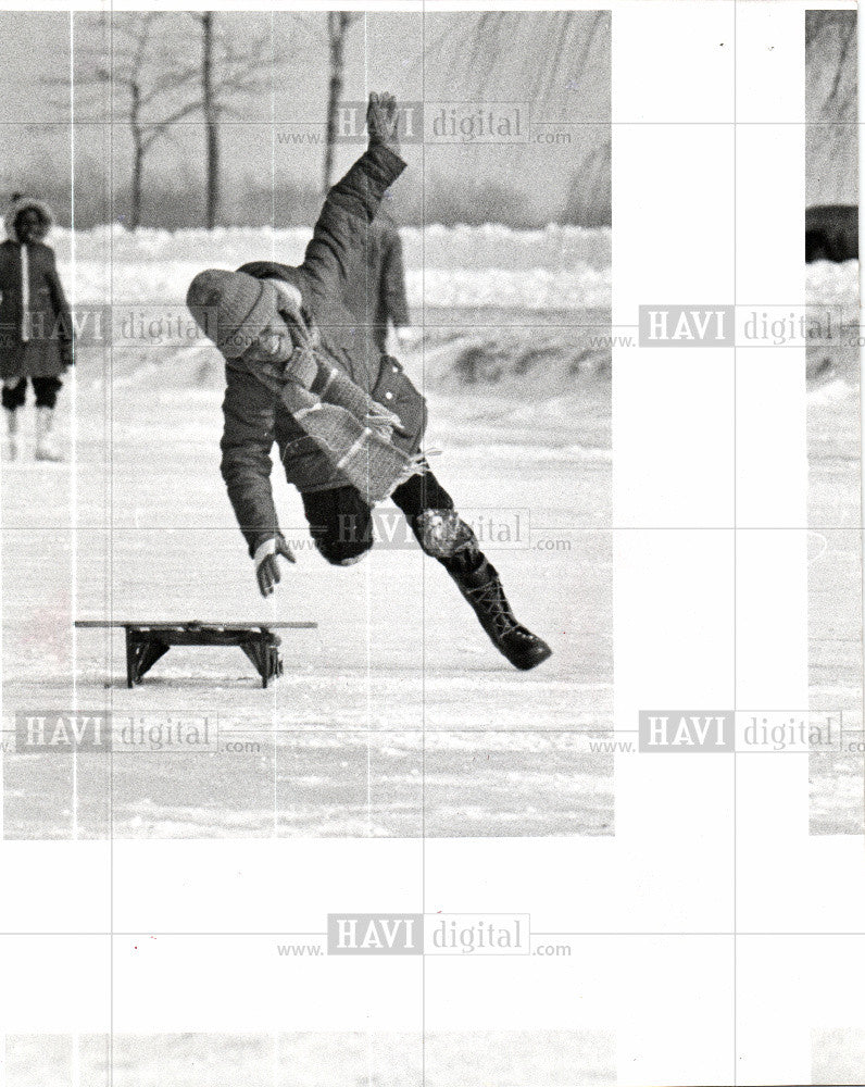 1977 Press Photo Eric Dawson Sledding - Historic Images