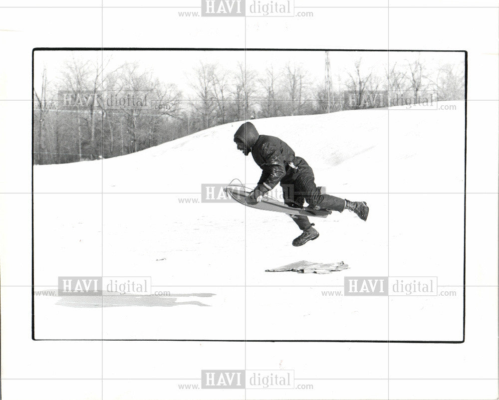 1981 Press Photo Leroy Widner Sledding - Historic Images