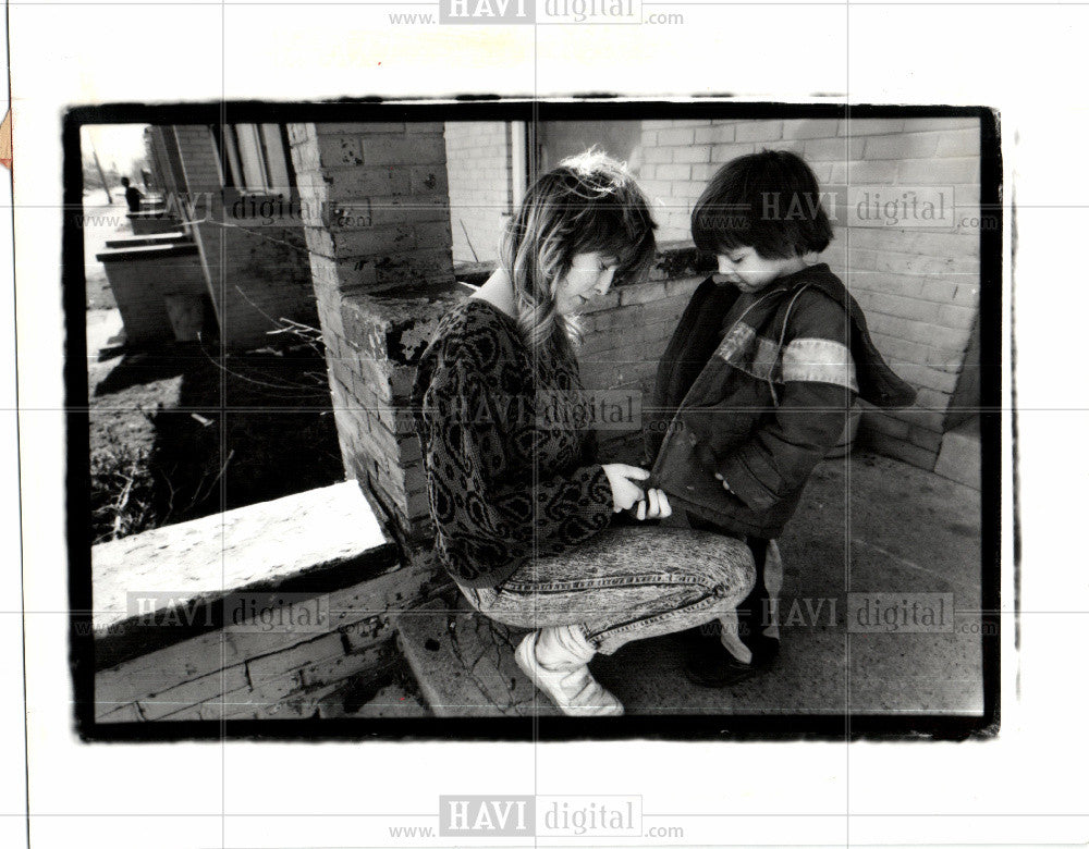 1991 Press Photo Yvette Payment coat helps - Historic Images