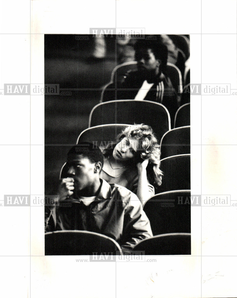 1988 Press Photo Rebecca Yates freshmen auditorium day - Historic Images