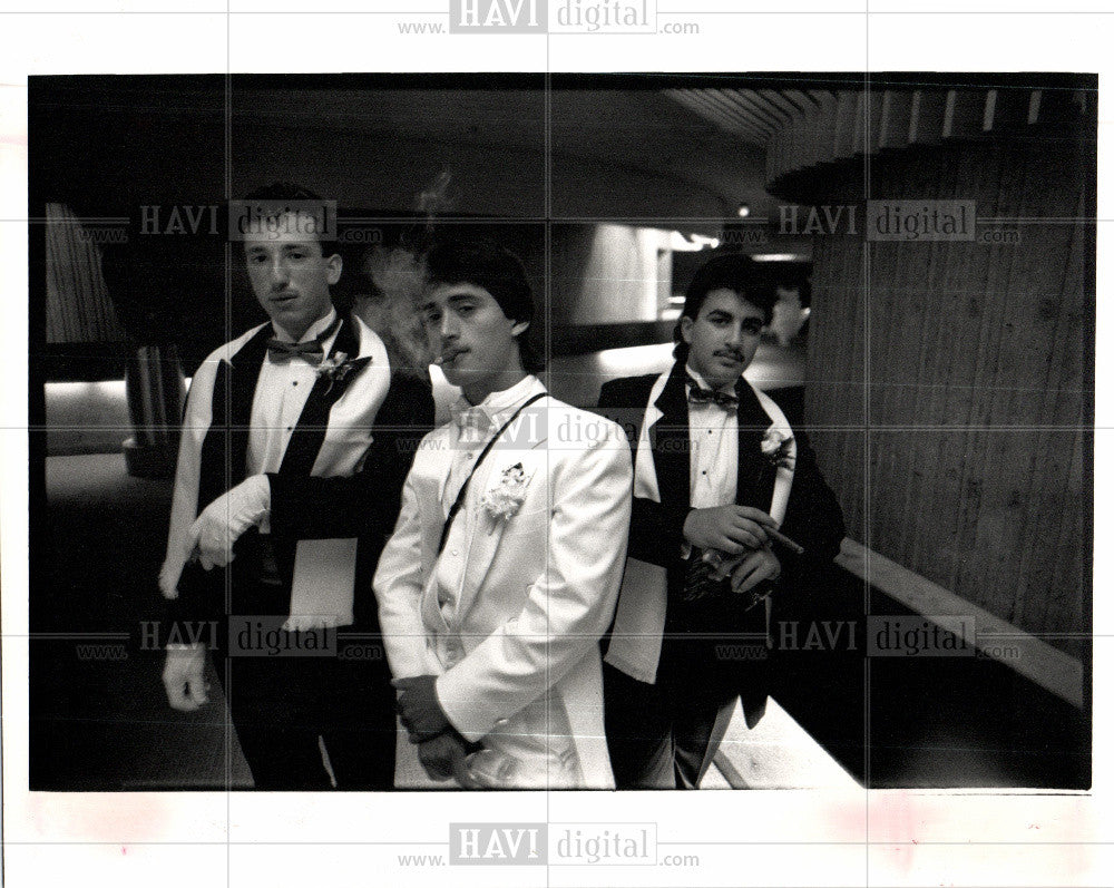 1988 Press Photo High School Prom trio going stag - Historic Images