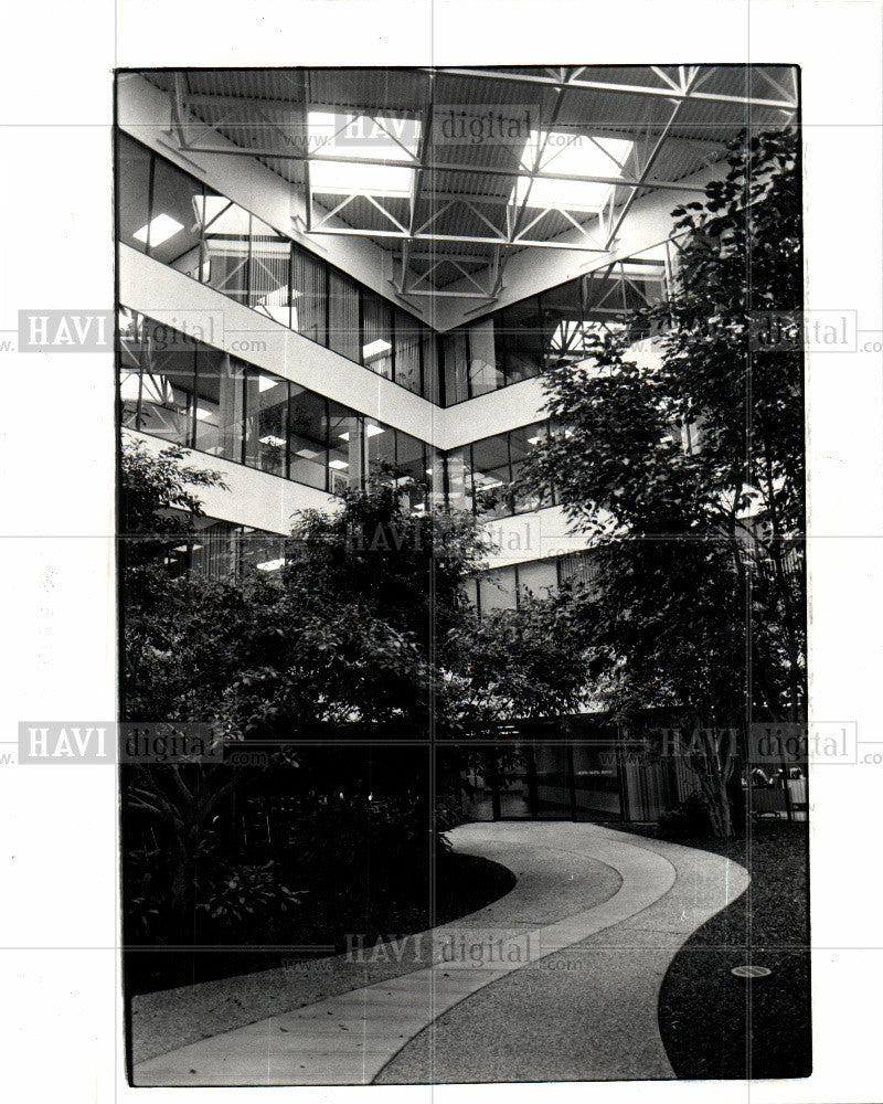 1981 Press Photo Bingham Park Atrium Grassy England - Historic Images