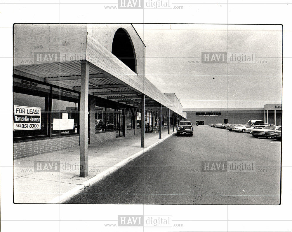 1983 Press Photo retail leasing southfield plaza - Historic Images