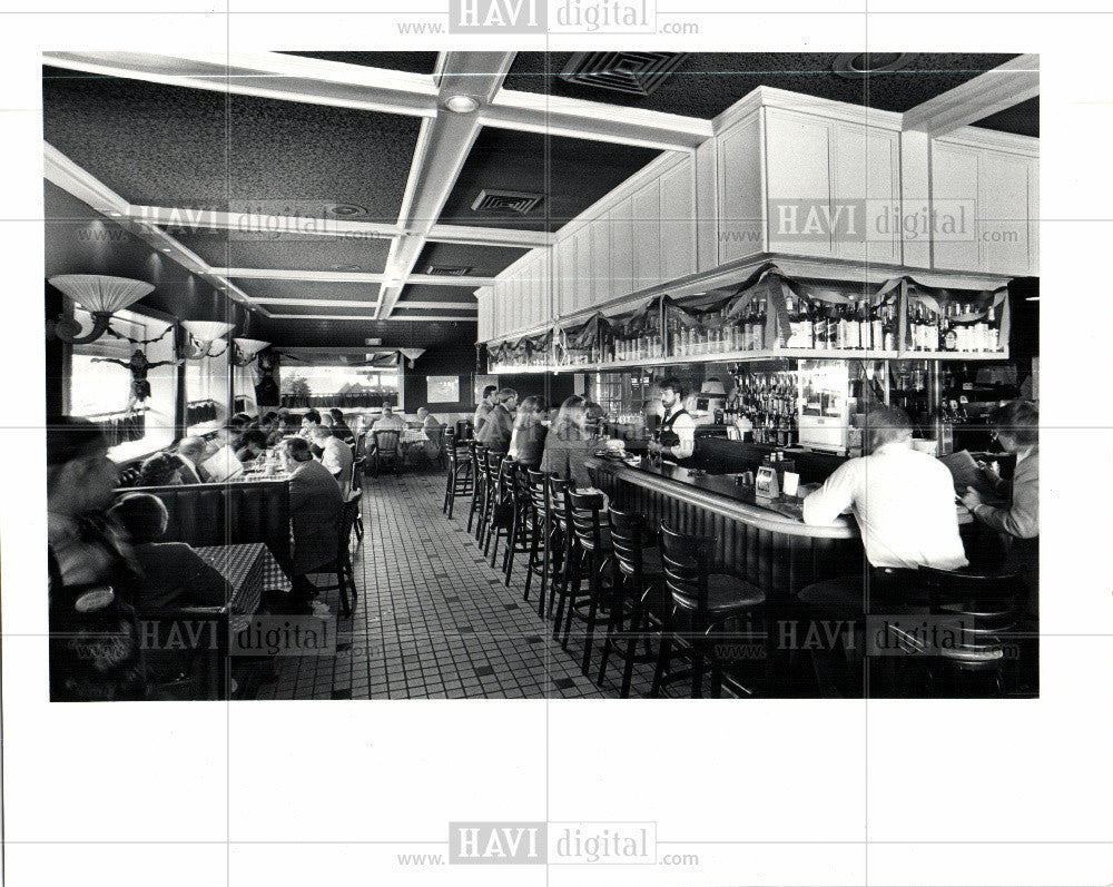 1982 Press Photo Charleys Restaurant Southfield MI 1982 - Historic Images