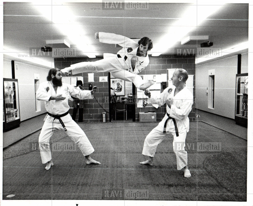 1975 Press Photo Southfield Athletic Club martial arts - Historic Images