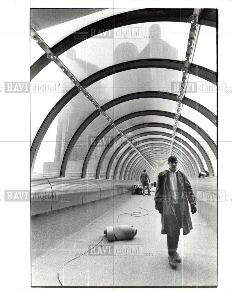 1986 Press Photo Renaissance center skywalk - Historic Images