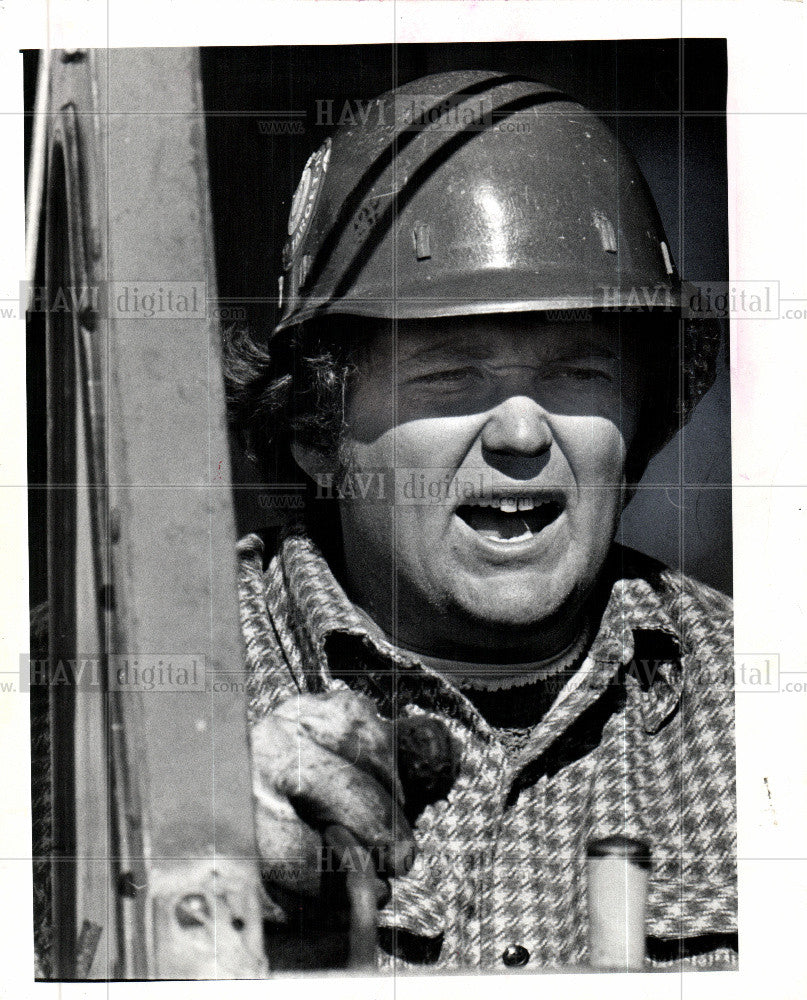 1973 Press Photo Craig Jorsch Crane operator Detroit - Historic Images