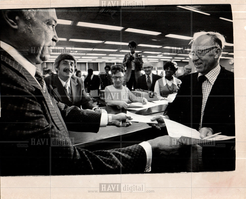 1974 Press Photo Renaissance Ctr Mayor Coleman Young - Historic Images