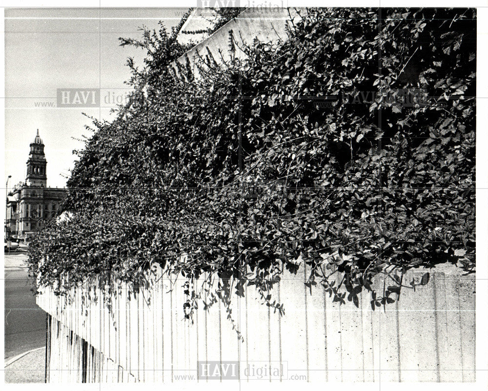 Press Photo Renaissance Center Entrance Detroit - Historic Images