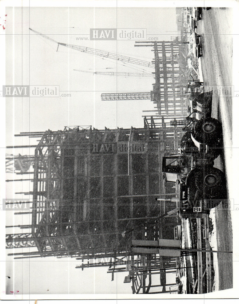 1975 Press Photo Renaissance Center construction work - Historic Images