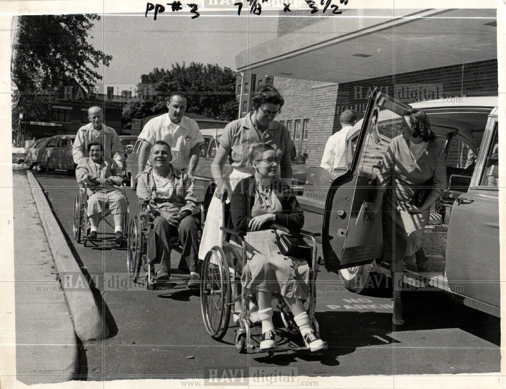 1958 Press Photo wheelchair patients transfer facility - Historic Images