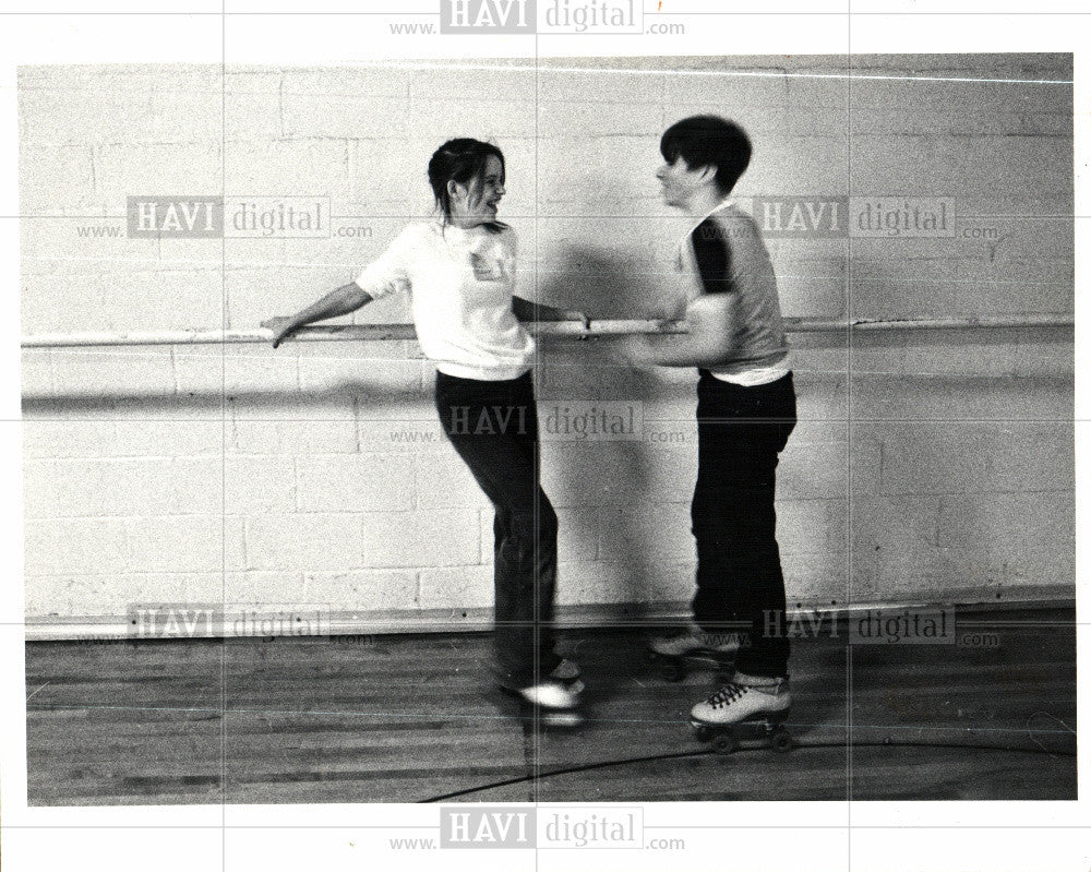 1982 Press Photo Roller Skating Nazruth Slingerland - Historic Images