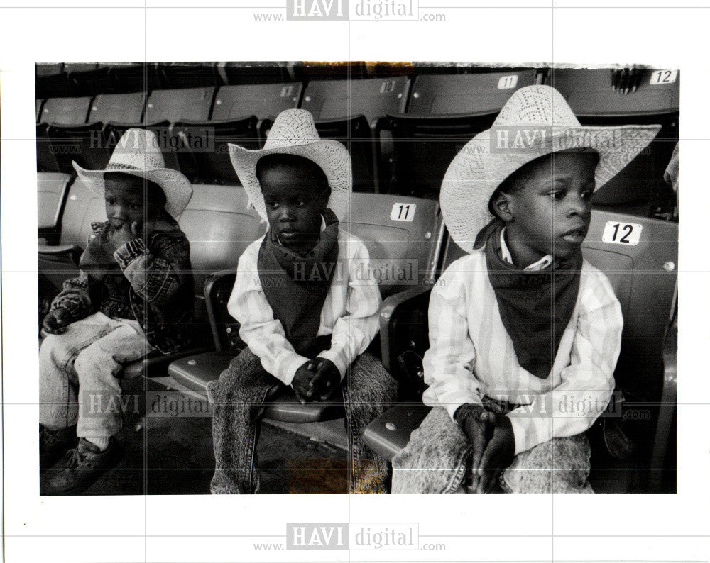 1989 Press Photo Remon Miller Kemon Temon watch rodeo - Historic Images