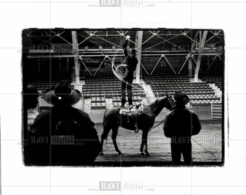 1990 Press Photo rodeo roper cowboy vince bruce horse - Historic Images